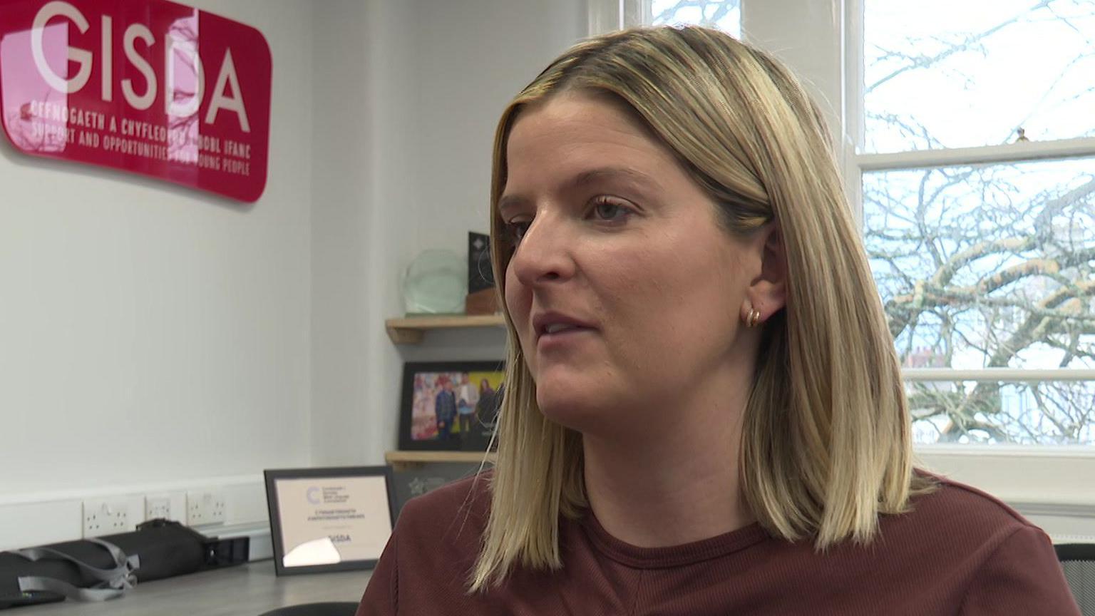 Pennaeth Datblygu elusen GISDA, Lyndsey Thomas