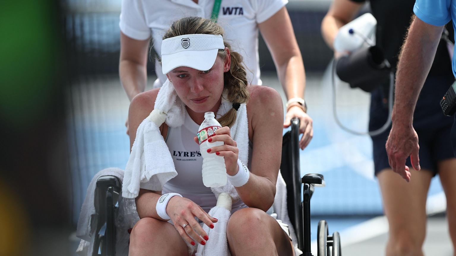 Alexandrova collapses on court amid 34C heat