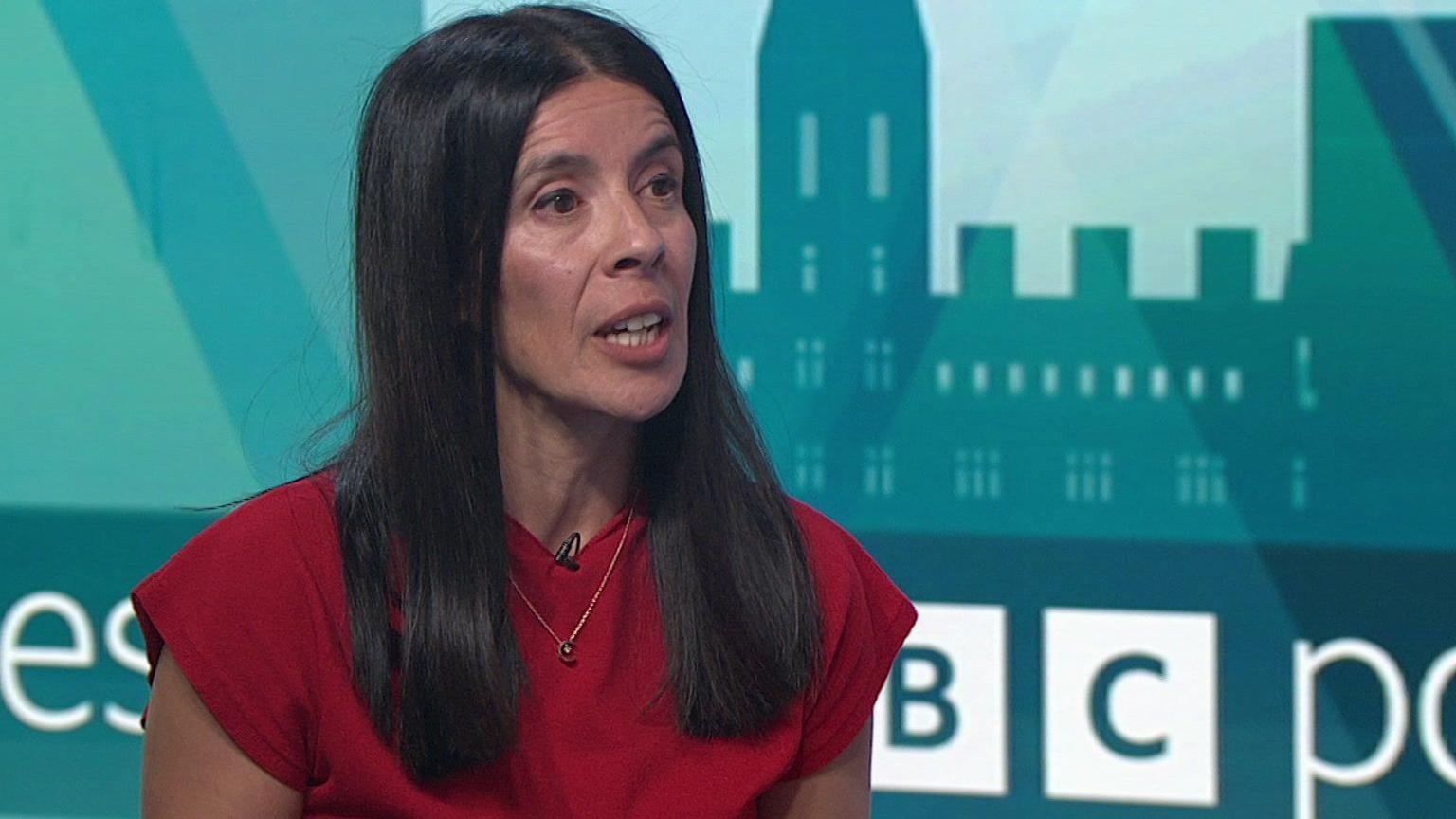 Rocio Cifuentes yn siarad ar raglen Politics Wales