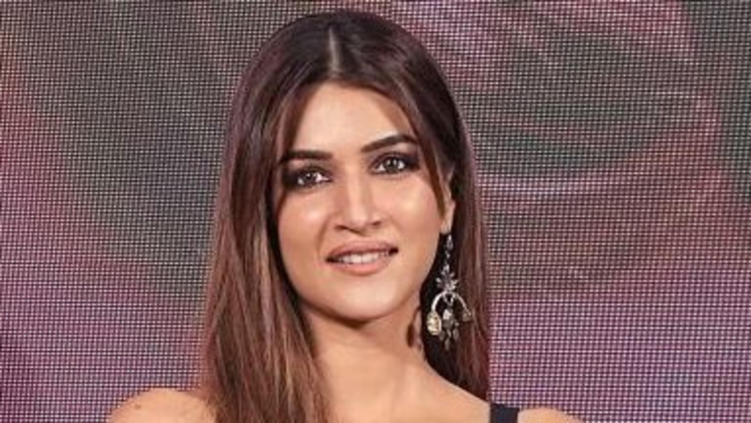Indian jewellery ad pulled after backlash over actor's outfit