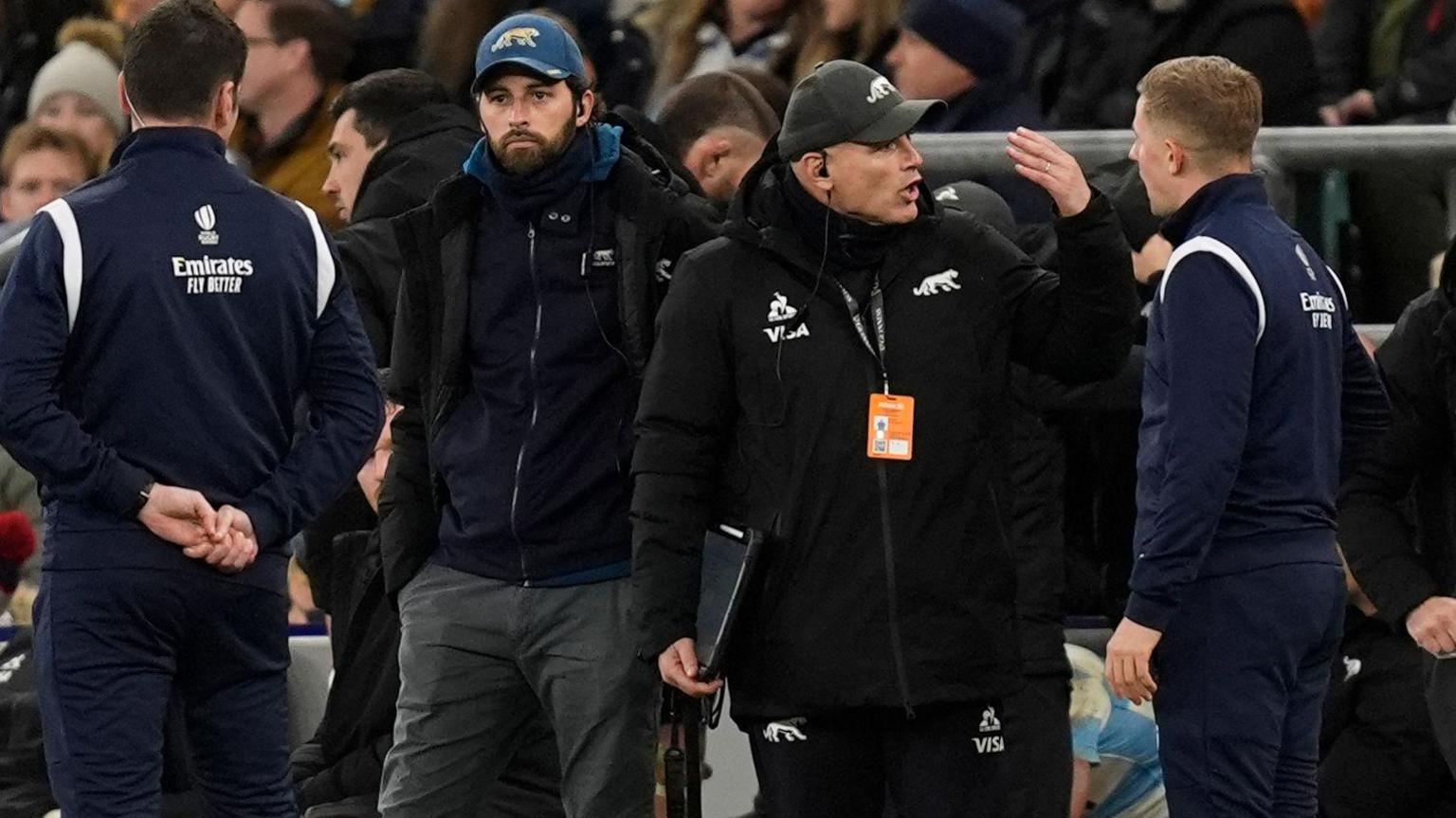 Felipe Contepomi speaks to officials 