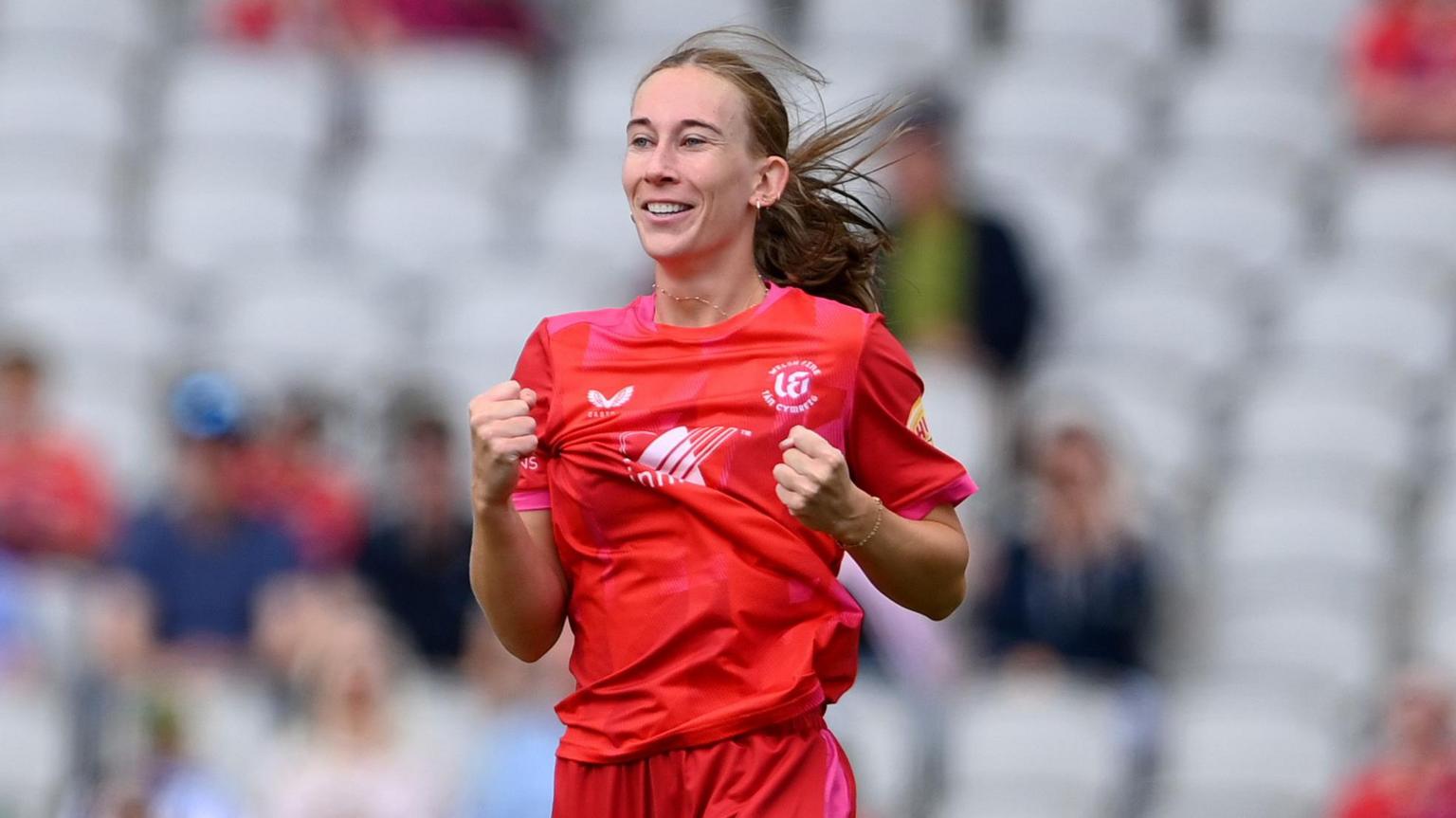 Prendergast takes four as Fire beat Super Giants