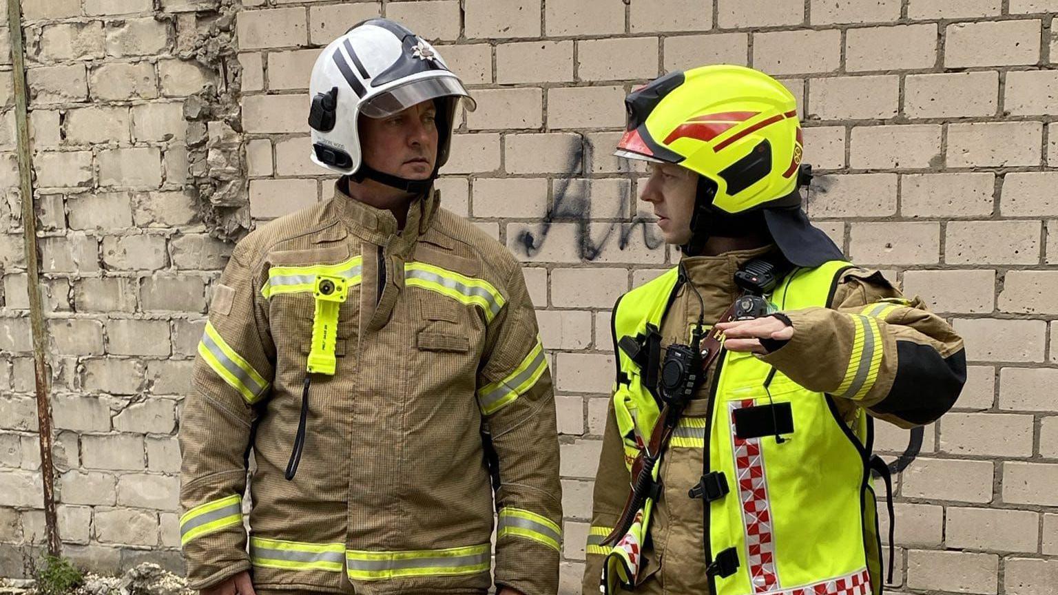 Mr Wyldbore-Wood and a firefighter from Osnabrück speaking on a training exercise