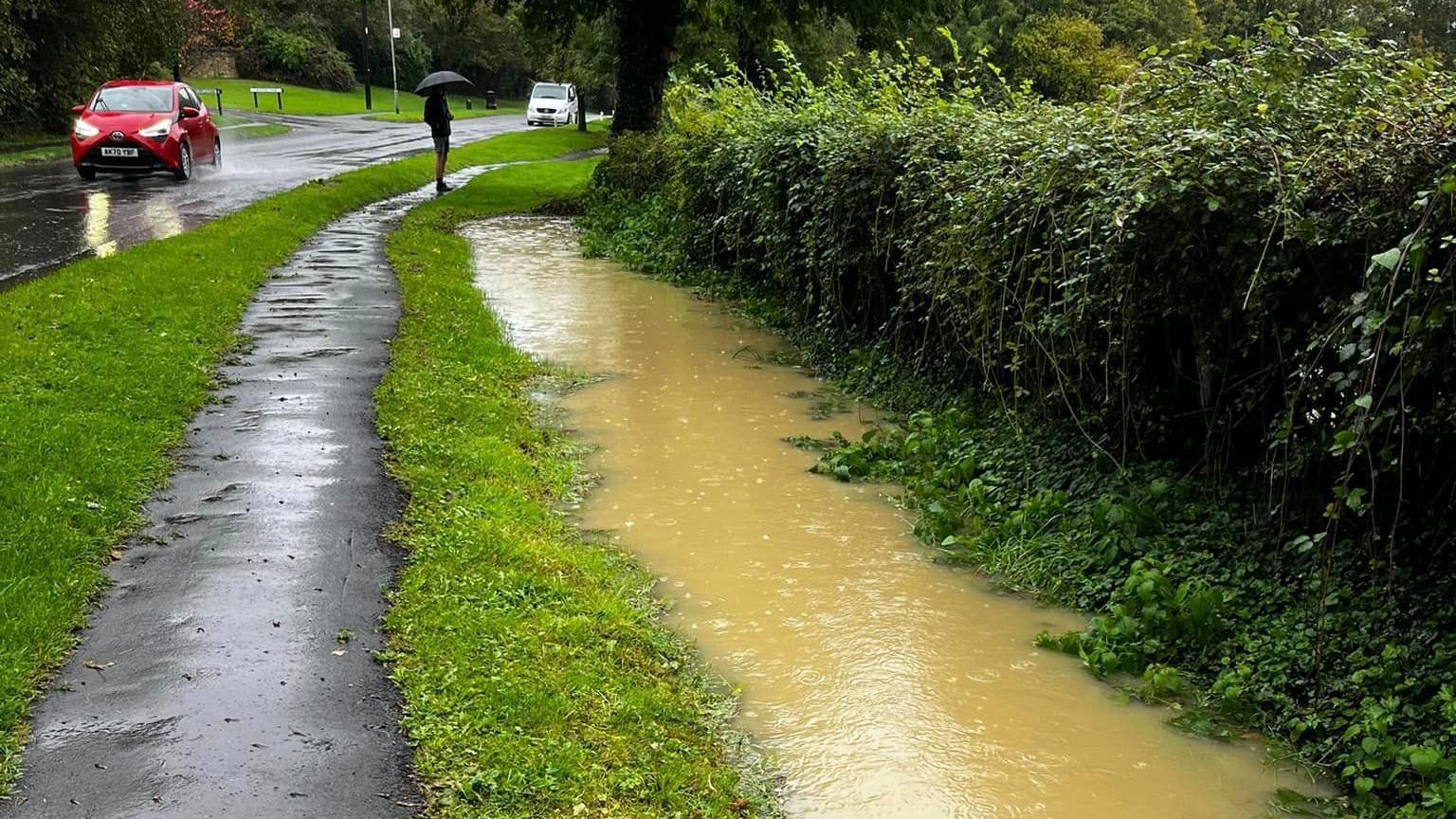 Flooded Waterslade Road in Yaxley 