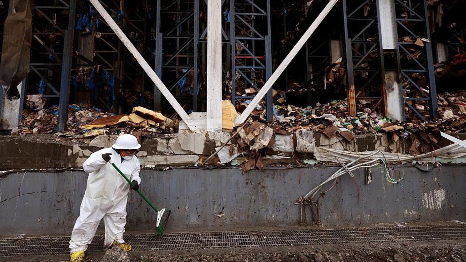 Tonnes of rotting food from vast LA warehouse fire creates unbearable stench