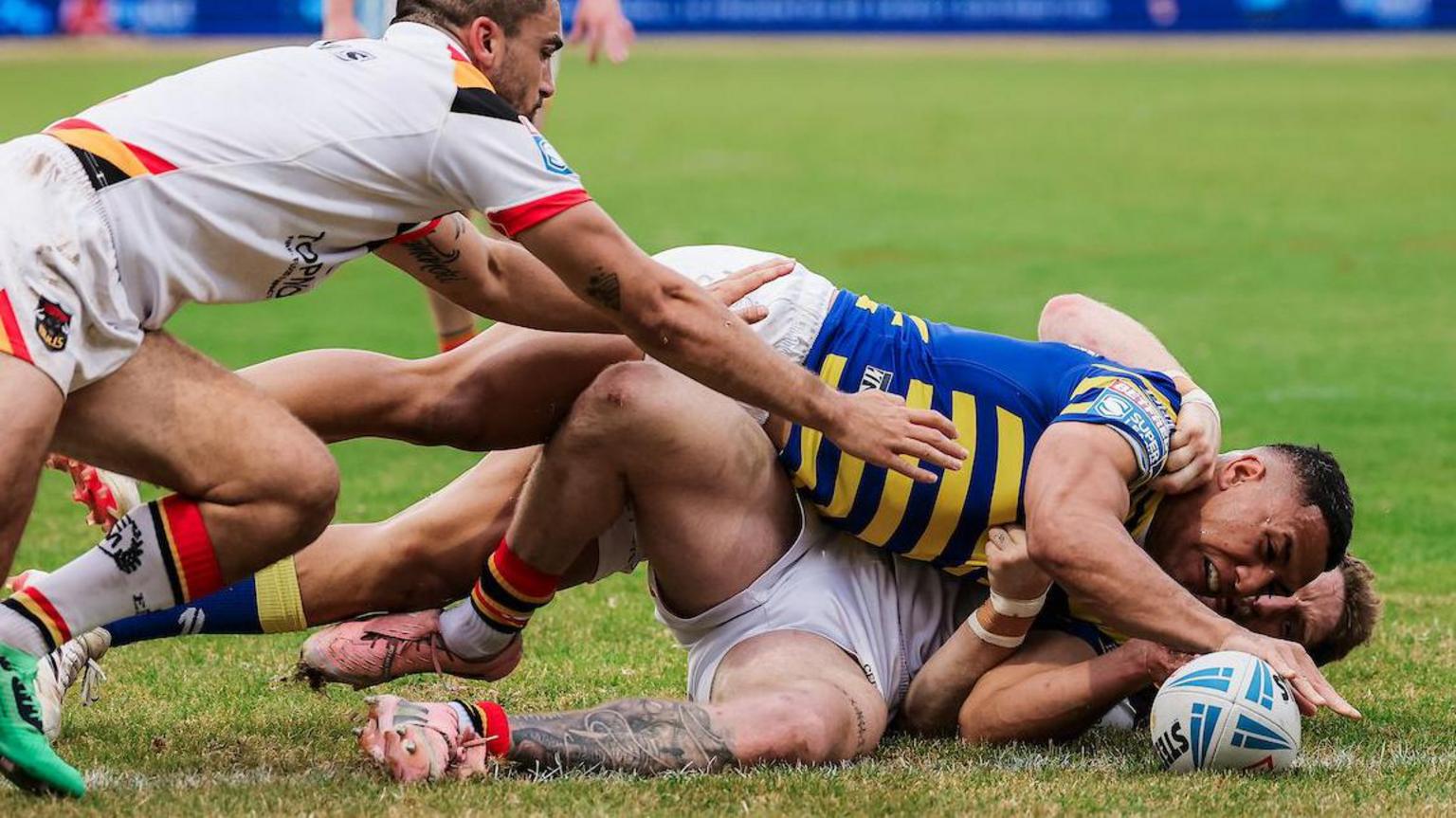 Ruthless Wire crush Bulls to go fourth