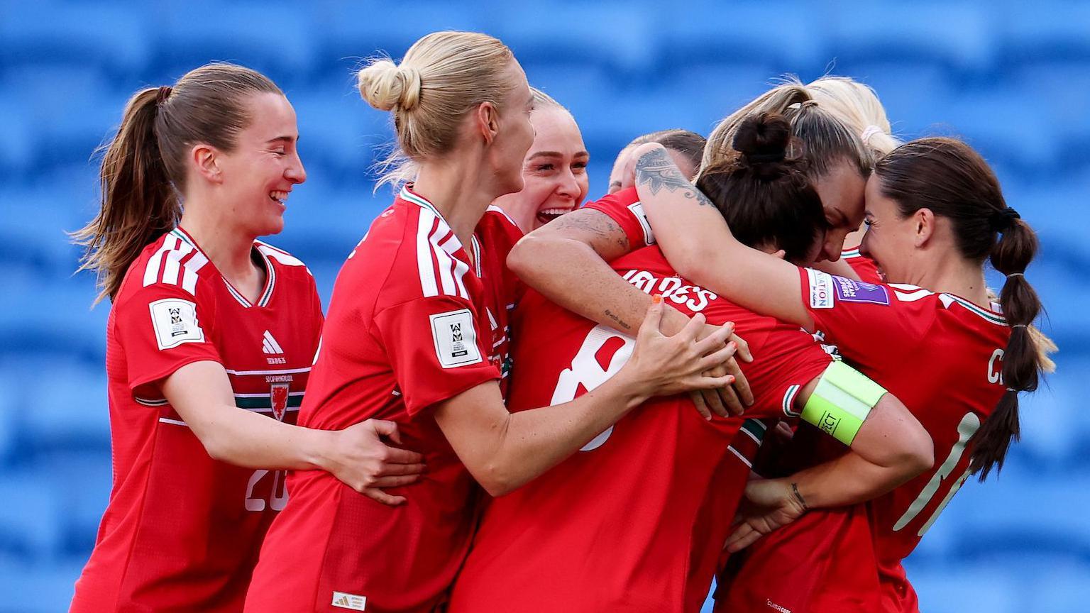 Wales celebrate Gemma Evans' goal against Czech Republic 