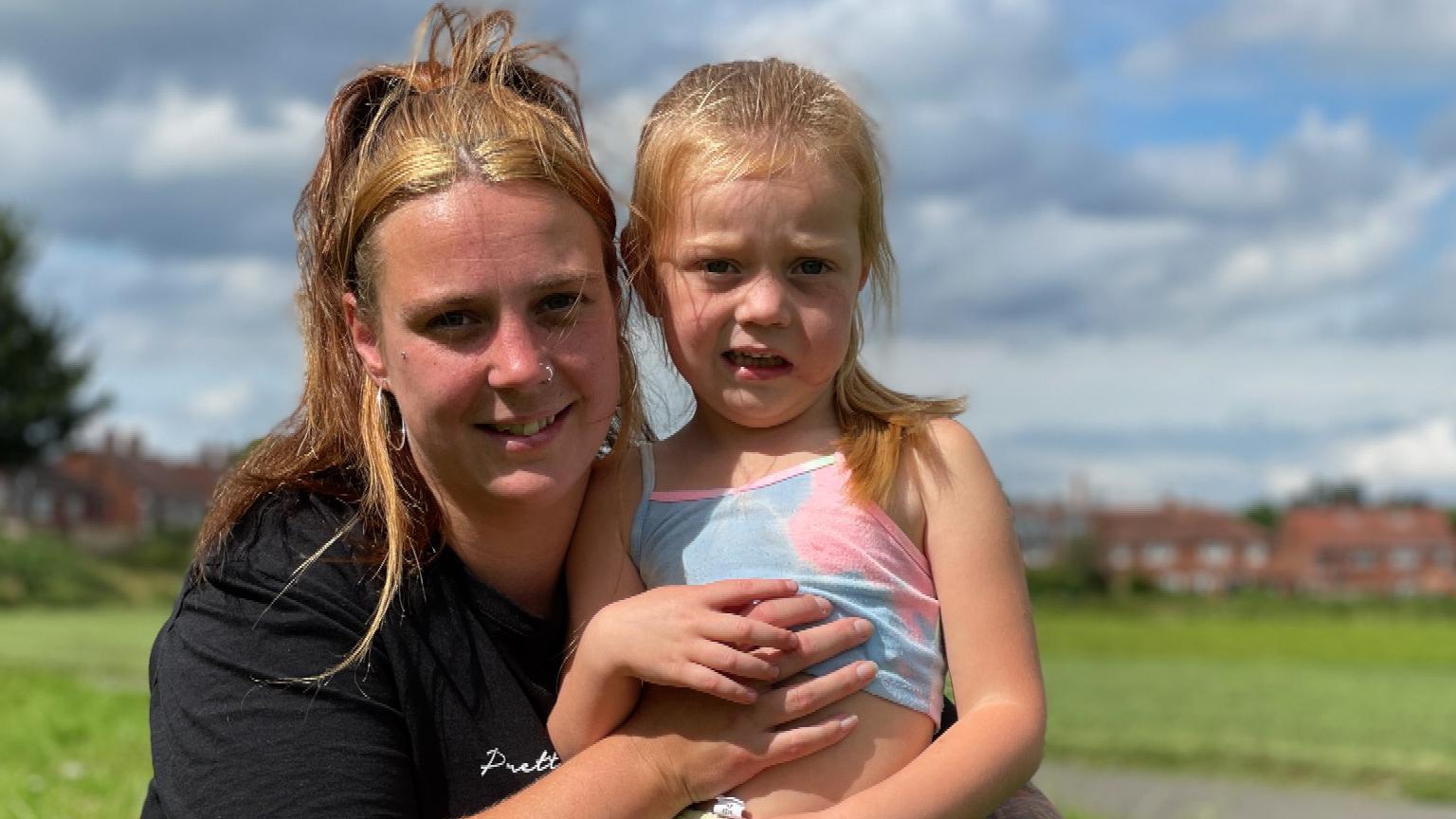 Amy with her daughter Luna-Ann