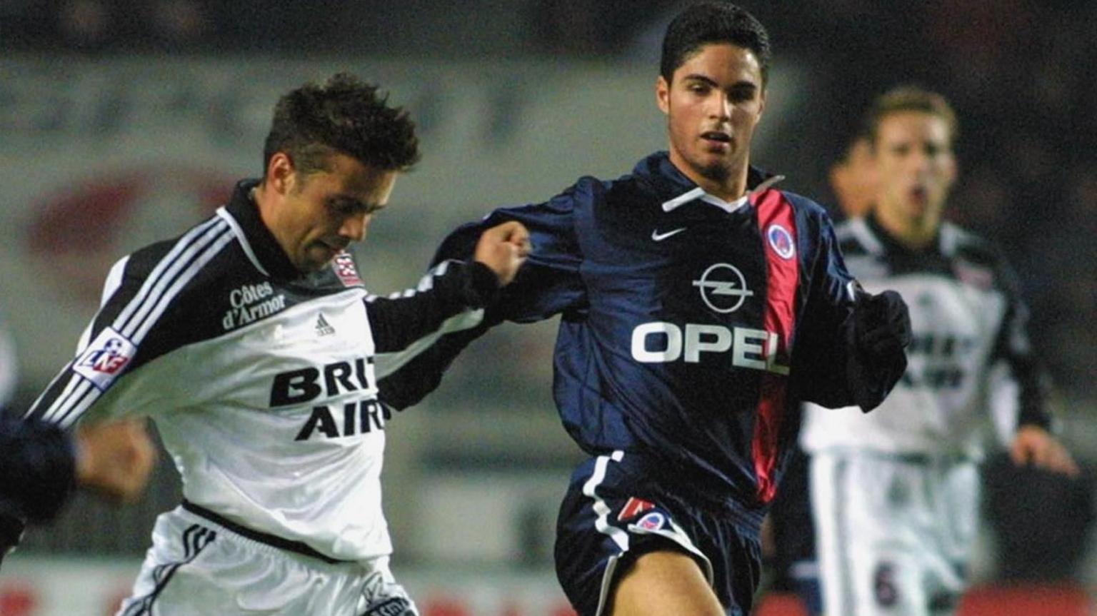 Mikel Arteta in action for Paris St-Germain during a League 1 game against Guingamp in November 2001