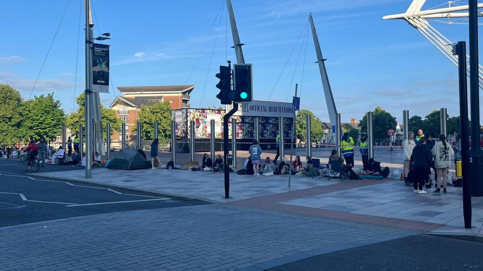 Fans in queue for Taylor Swift concert