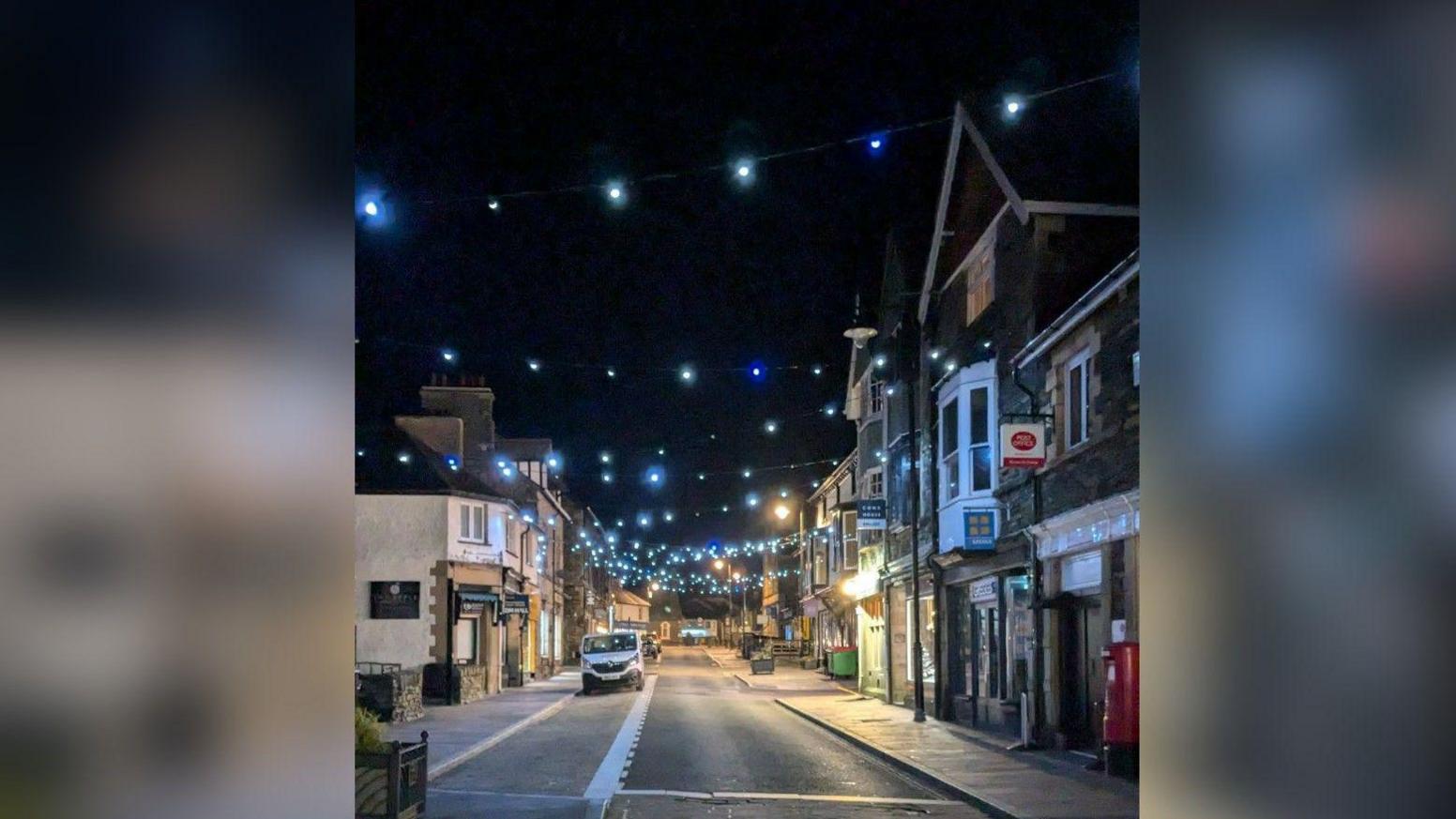 One of the main streets in Windermere with blue Christmas lights twinkling.