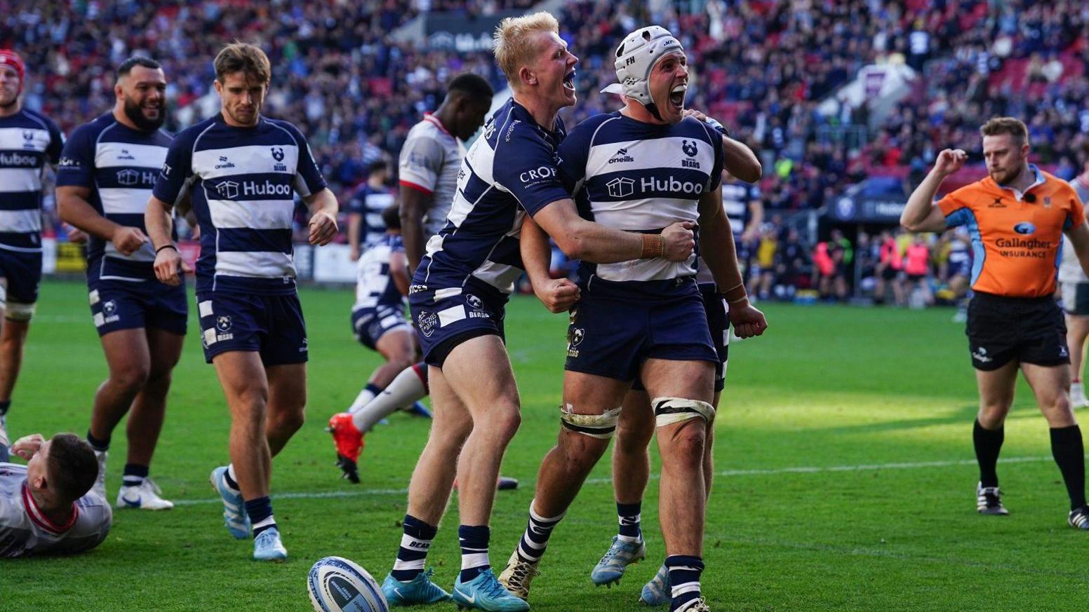 Bristol's Fitz Harding celebrates scoring a try during the Gallagher Premiership match at Ashton Gate Stadium. He is congratulated by his fellow Bristol Bears players while the referee watches on