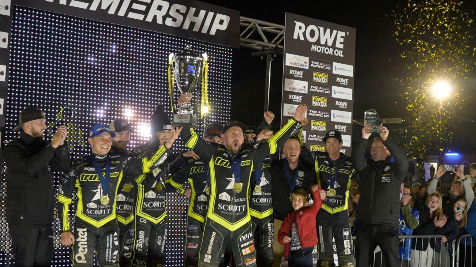 Ipswich Witches lifting the Premiership trophy in 2025