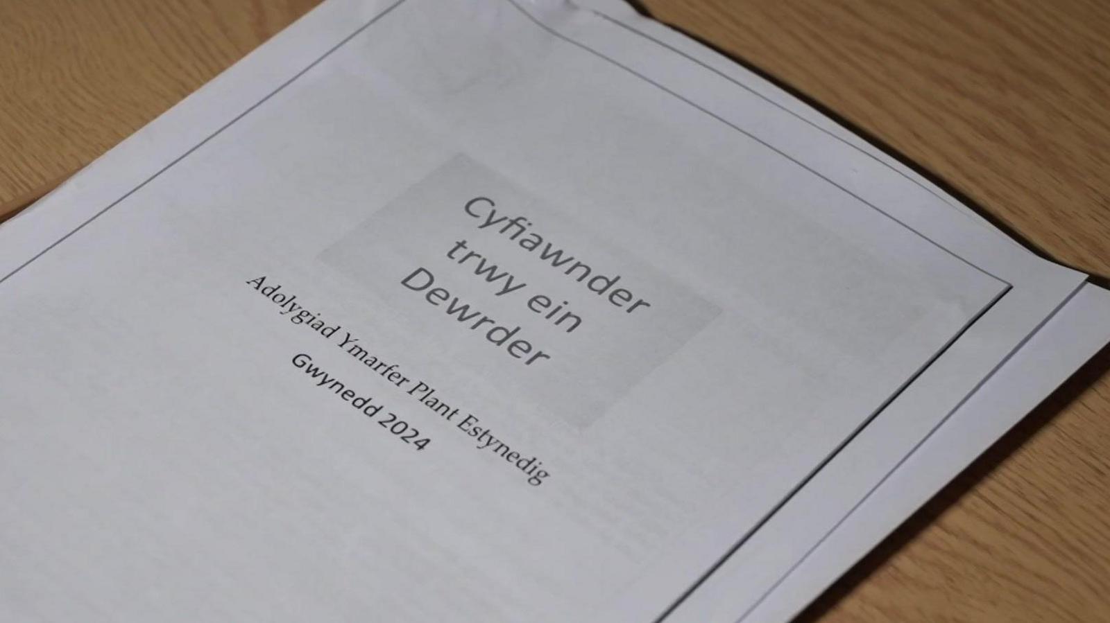 Copi o'r adroddiad 'Cyfiawnder trwy ein Dewrder'