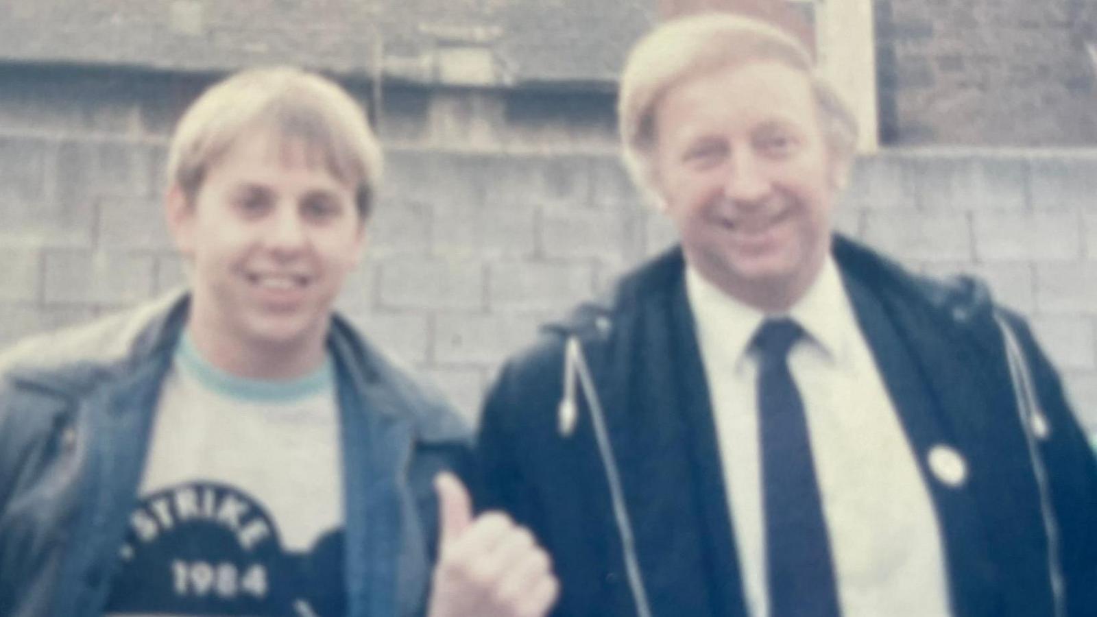 Ian Pyatt posing with Arthur Scargill, President of the NUM