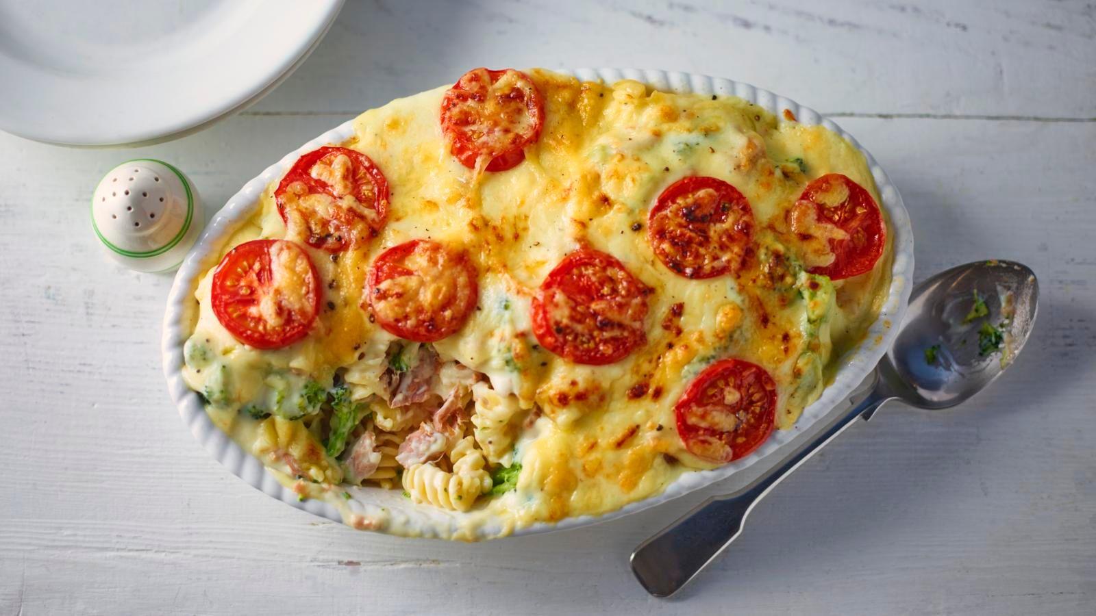 Tuna and broccoli pasta bake