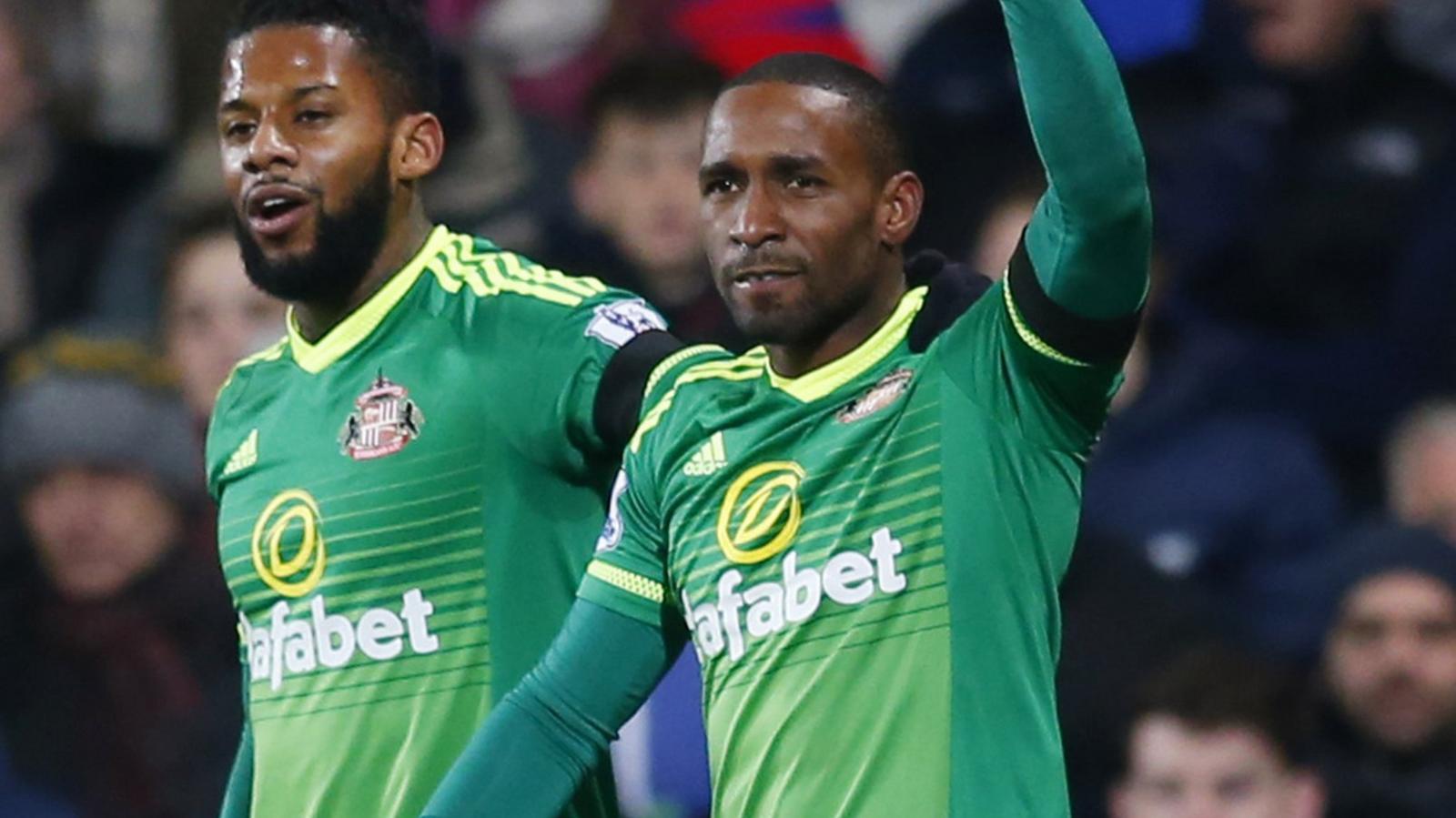 Jermain Defoe (right)