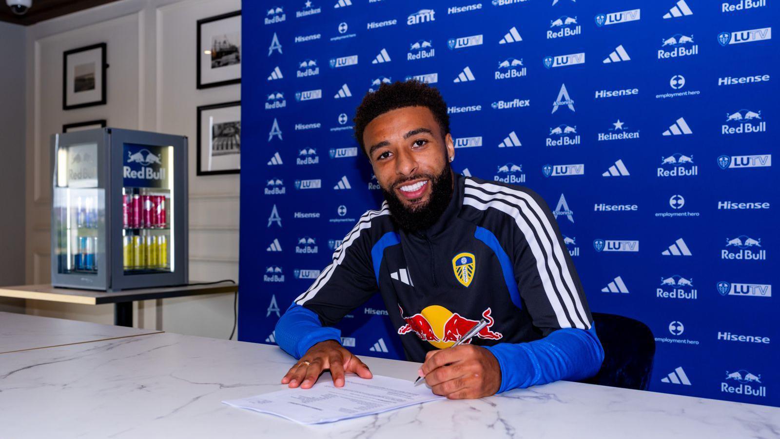 Jayden Bogle signs new contract