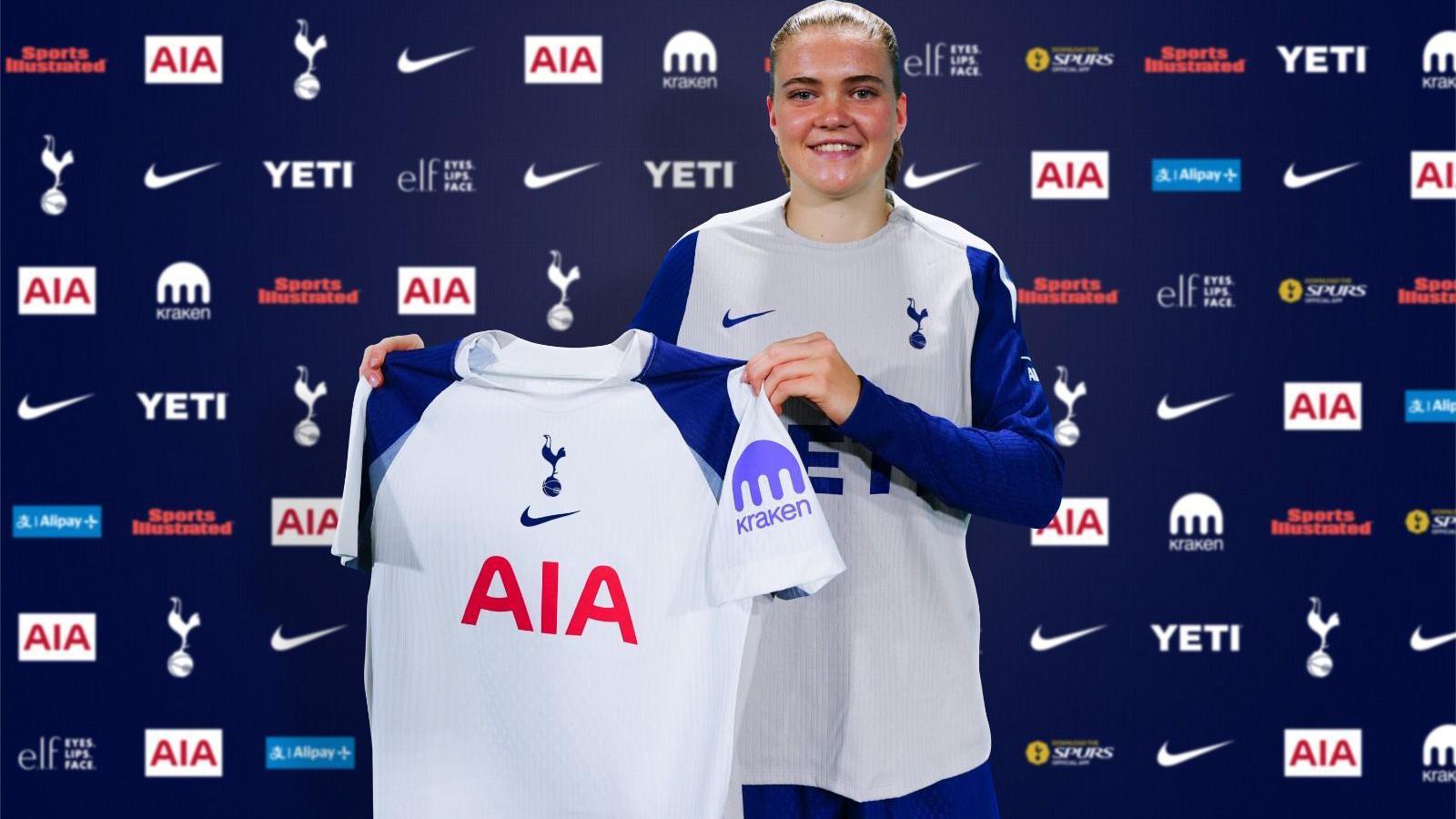 Signe Gaupset with Tottenham