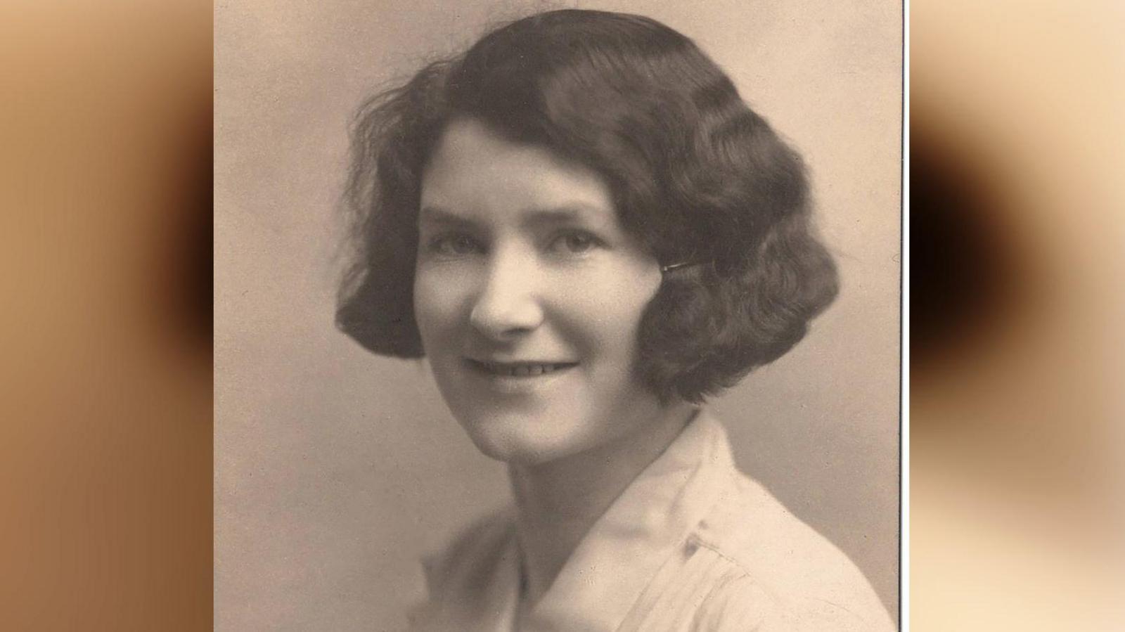 Elizabeth Jane Jones (Sis) yn ifanc