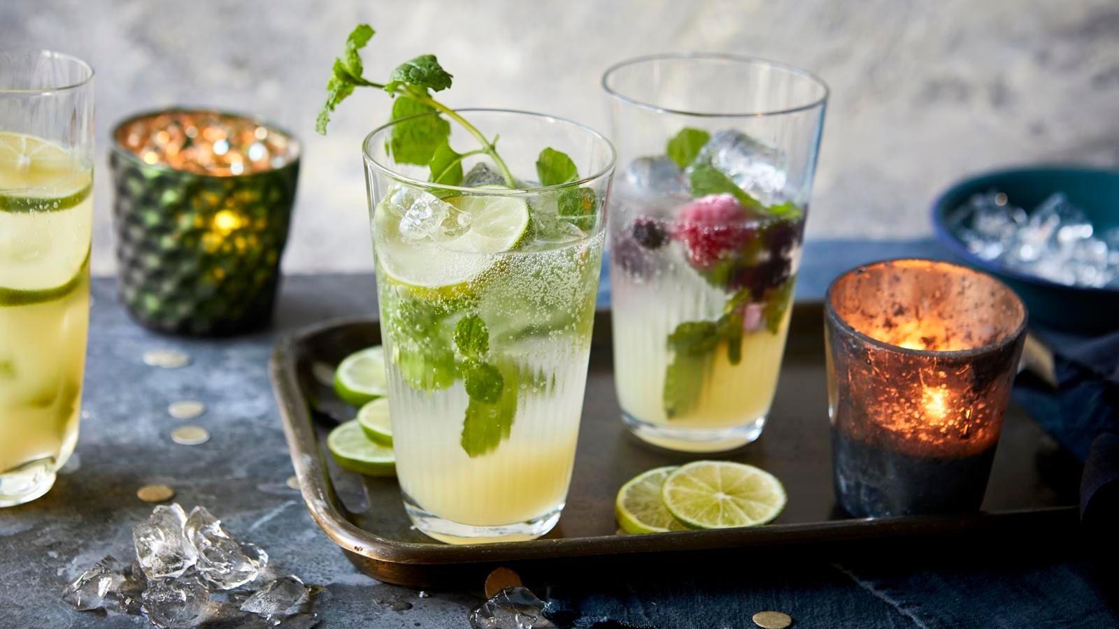 Virgin mojito in two glasses