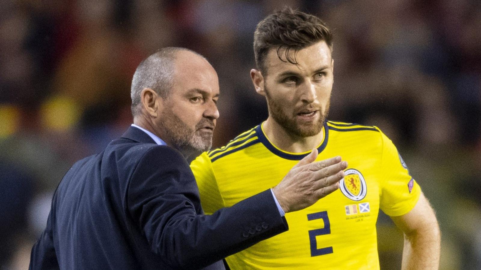 Scotland coach Steve Clarke with Stephen O'Donnell in 2019