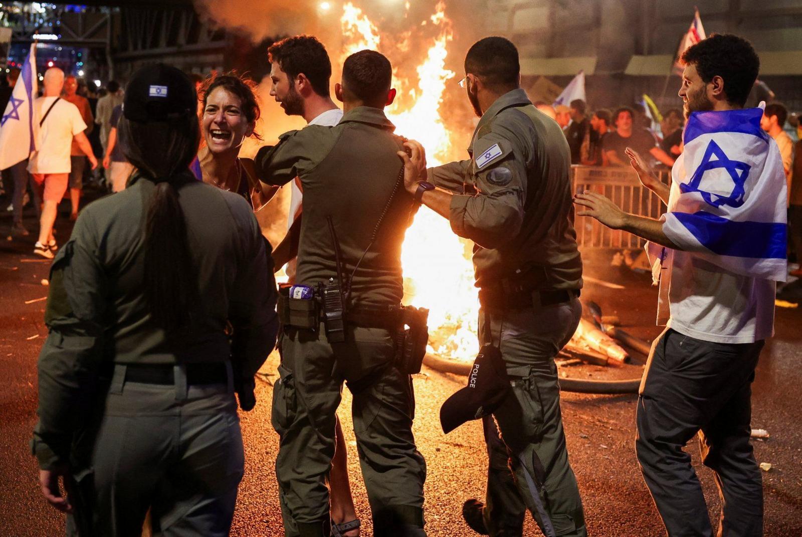 A protester confronts police in Tel Aviv. Photo: 1 September 2024