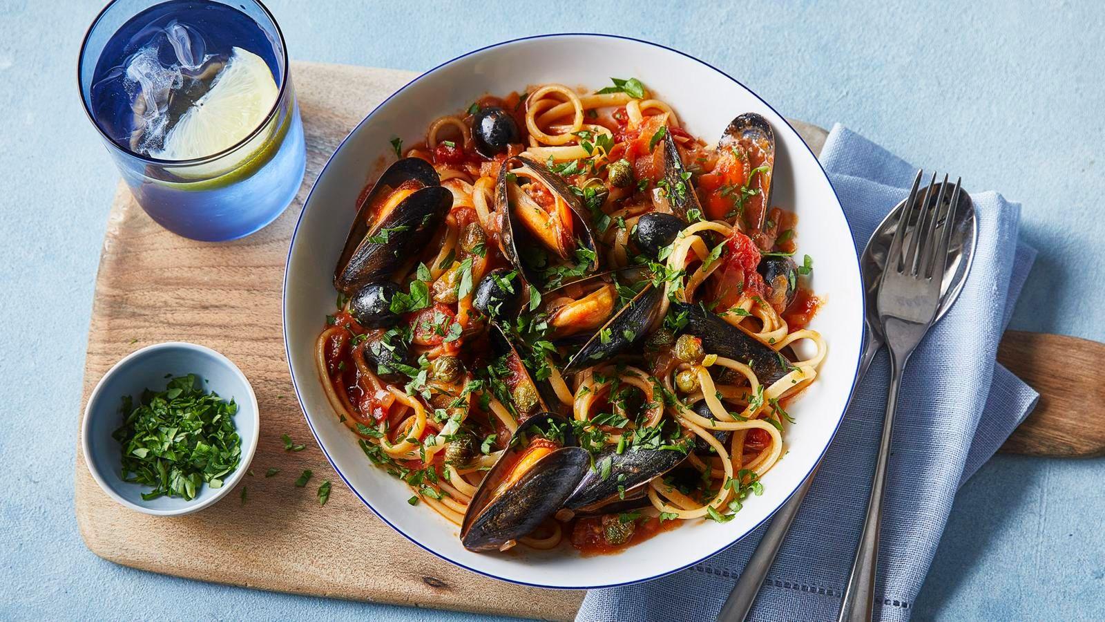 Mussels puttanesca with linguine