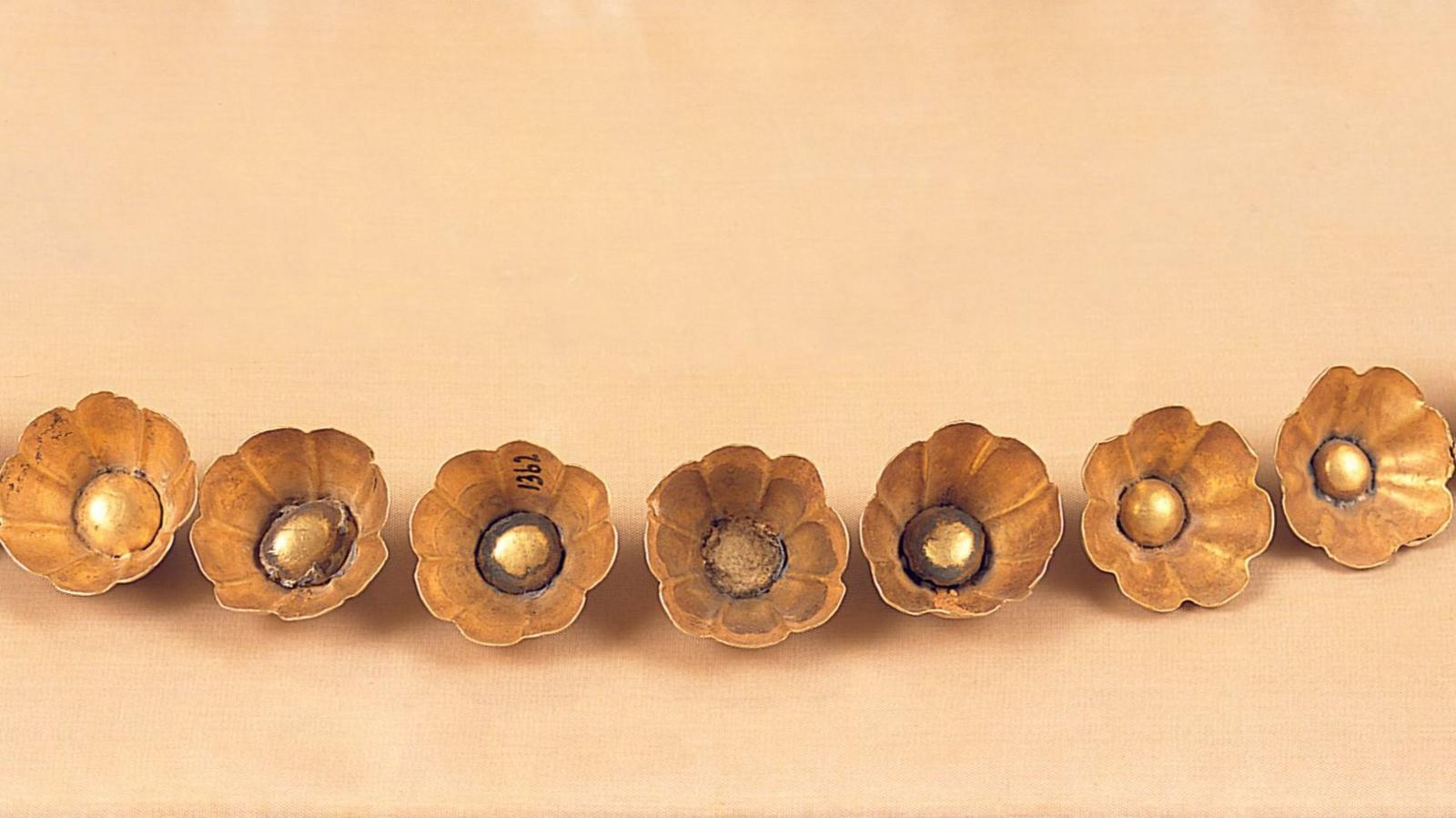 A collar from the pyramid of King Talakhamani is among the missing gold pieces