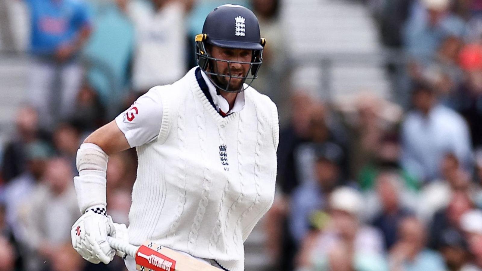 Chris Woakes came out to bat with his arm in a sling against India