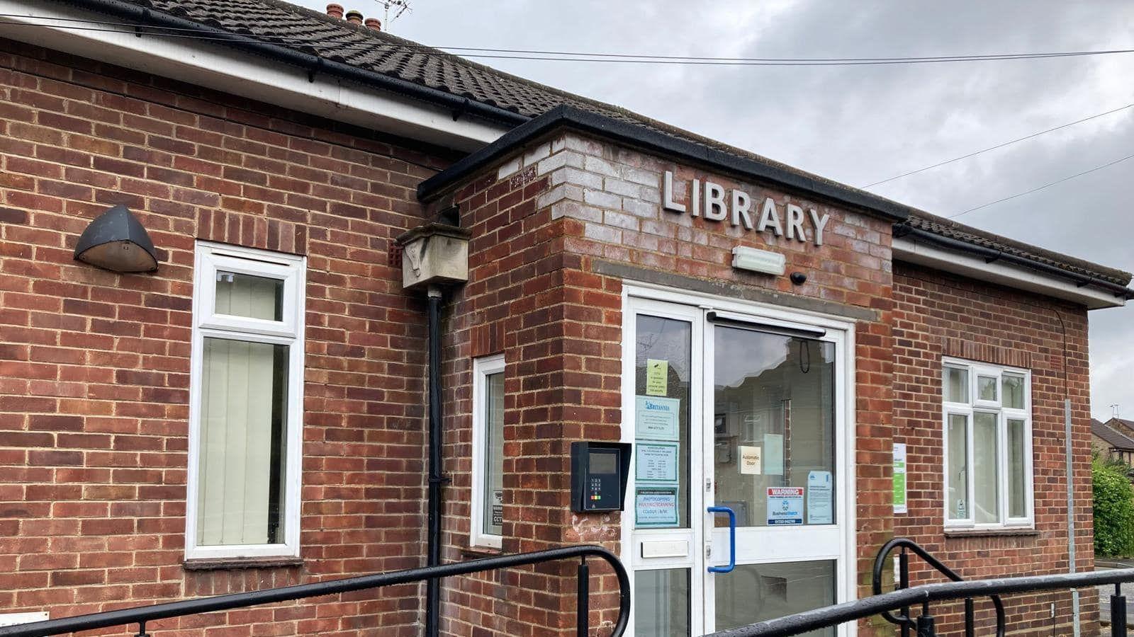 The entrance of Woodston library from the outside.