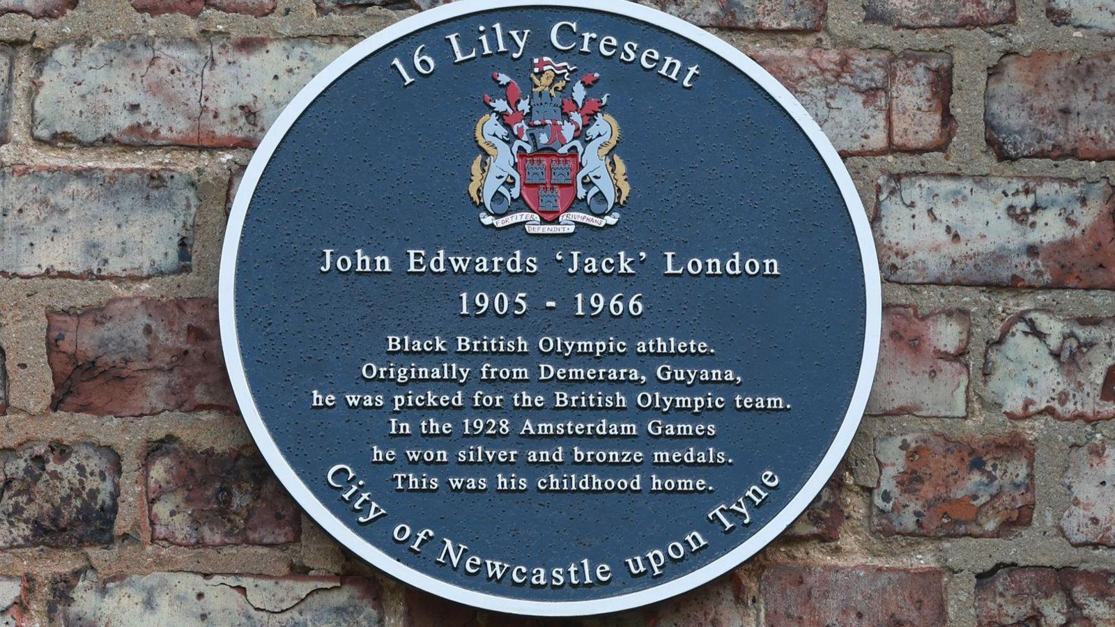 Blue plaque paying tribute to Jack London.