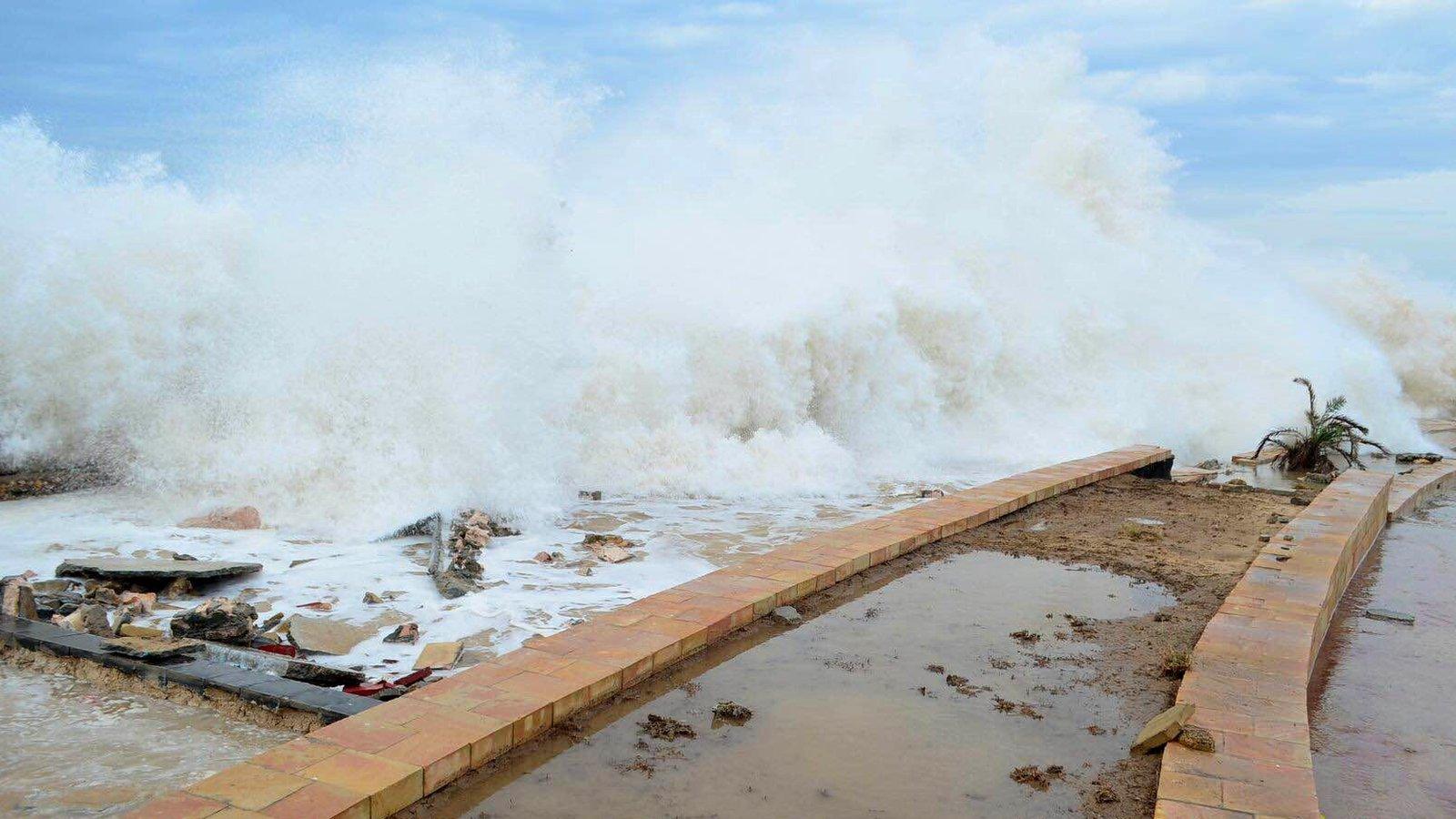 Tropical Cyclone Chapala batters Mukalla, Yemen, on 2 November 2015