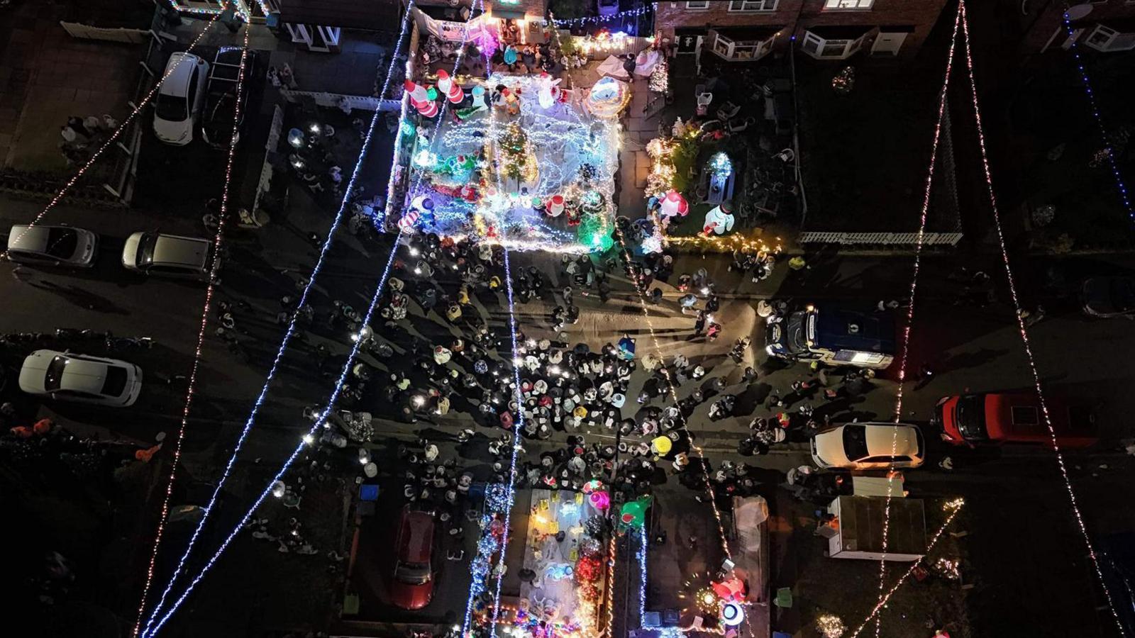 Neighbours recreate Christmas