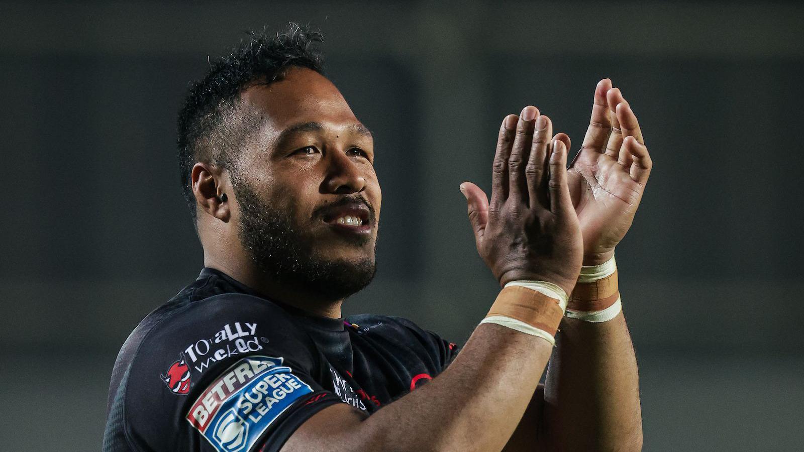 Agnatius Paasi applauds the St Helens fans