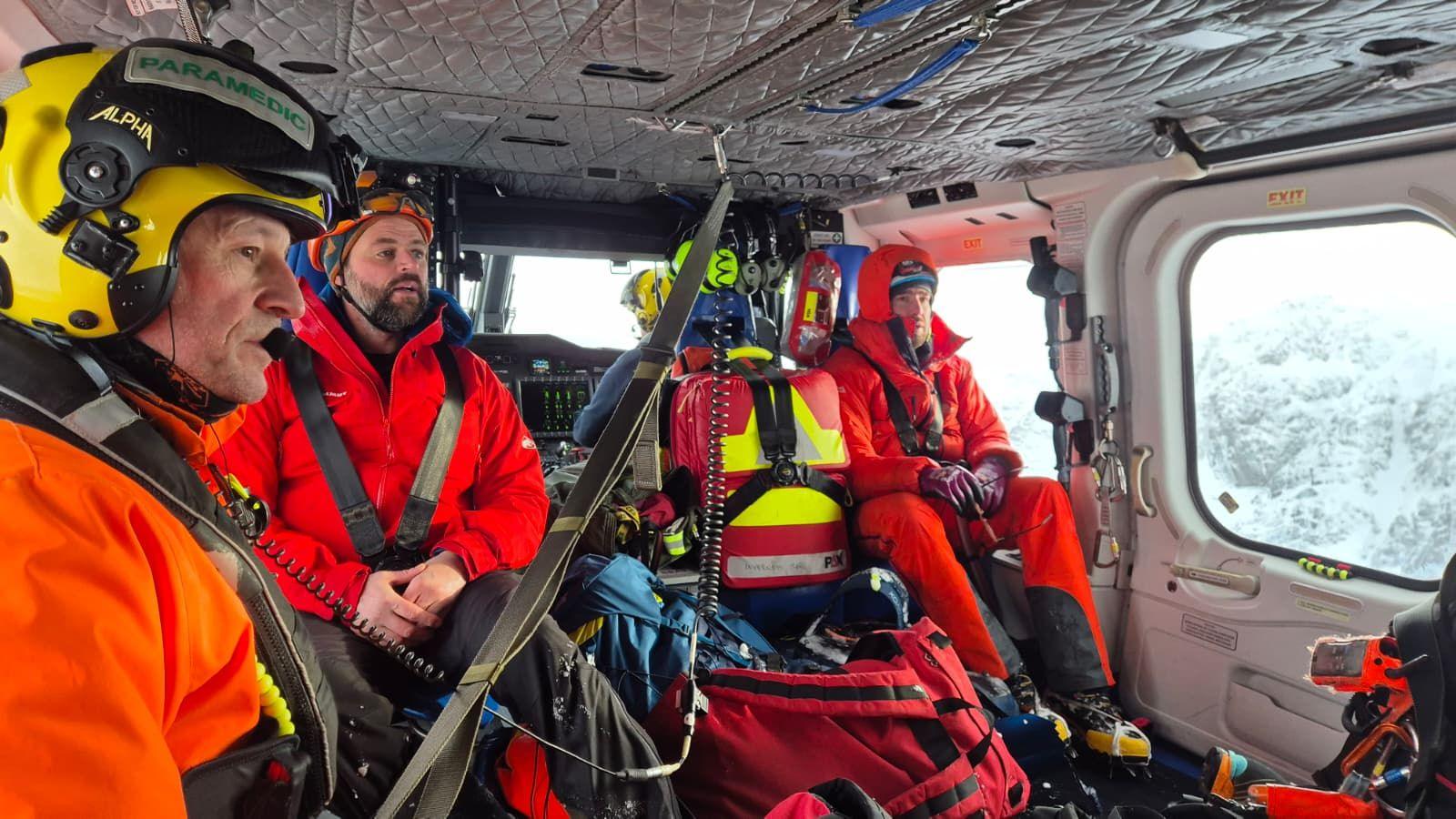 Luchd-teasairginn air bòrd heileacoptair