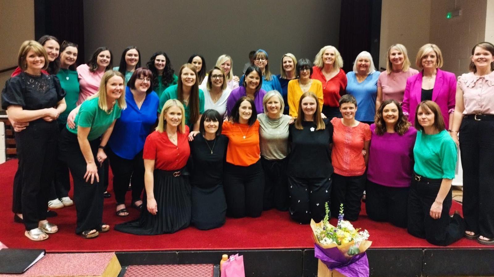 Cyngerdd mawreddog Merched Soar yn Llanbed yn 2025 i godi arian at ymchwil canser