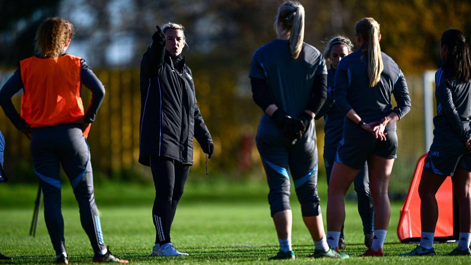 Tanya Oxtoby directs Newcastle Women in training
