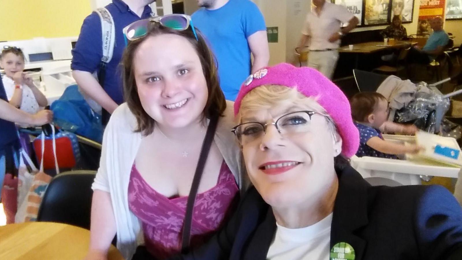 Beth a Suzie/Eddie Izzard