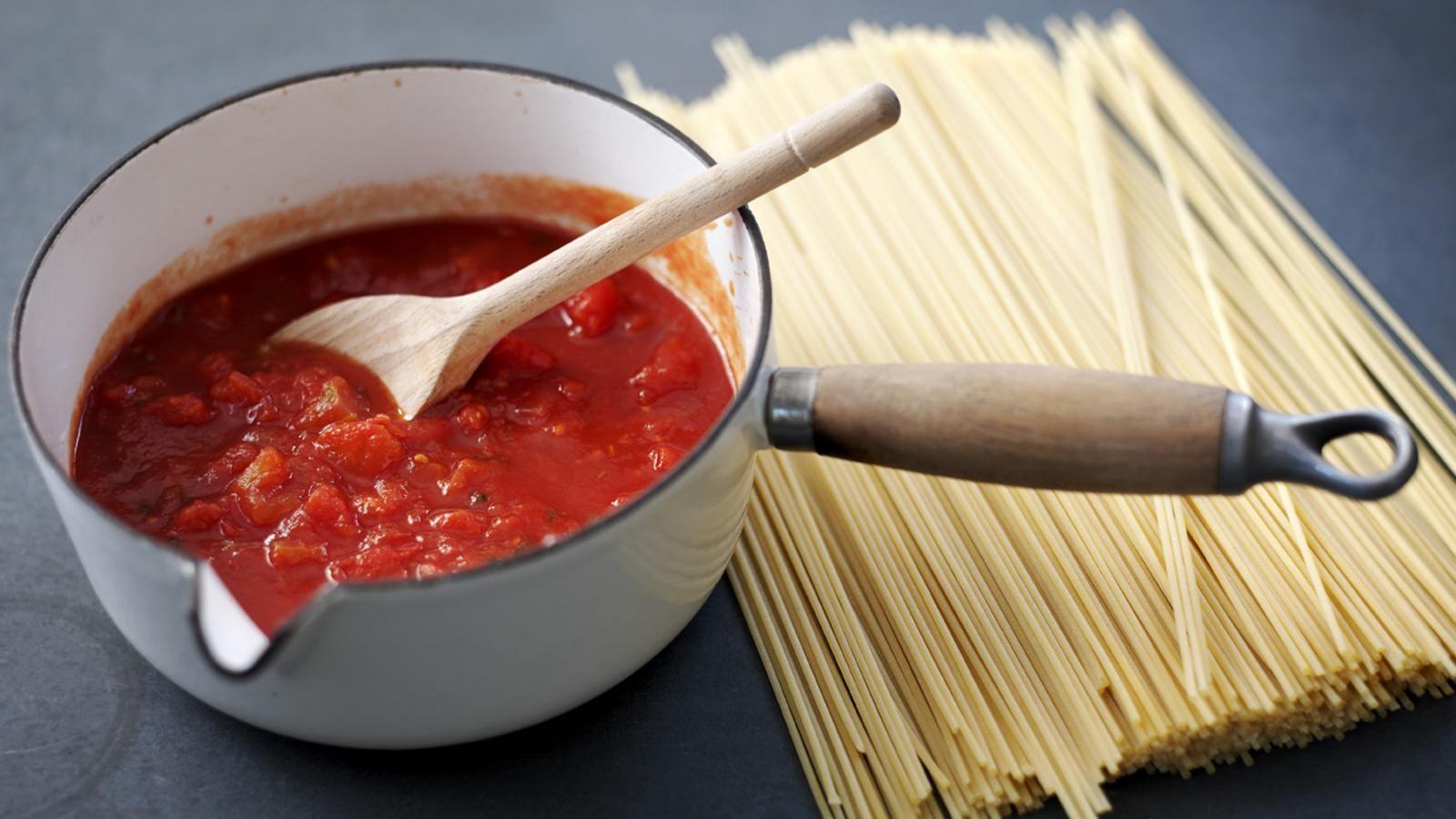 Tomato pasta sauce in saucepan