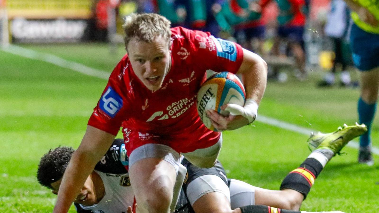 Blair Murray scores for Scarlets