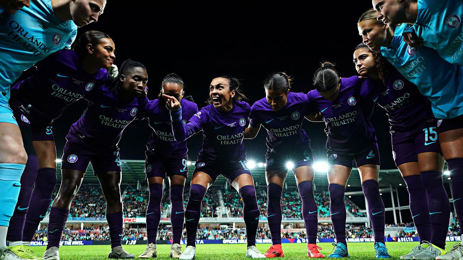 Marta of Orlando Pride speaks to team-mates before the NWSL championship final against the Washington Spirit at CPKC Stadium on 23 November in Kansas City, Missouri.