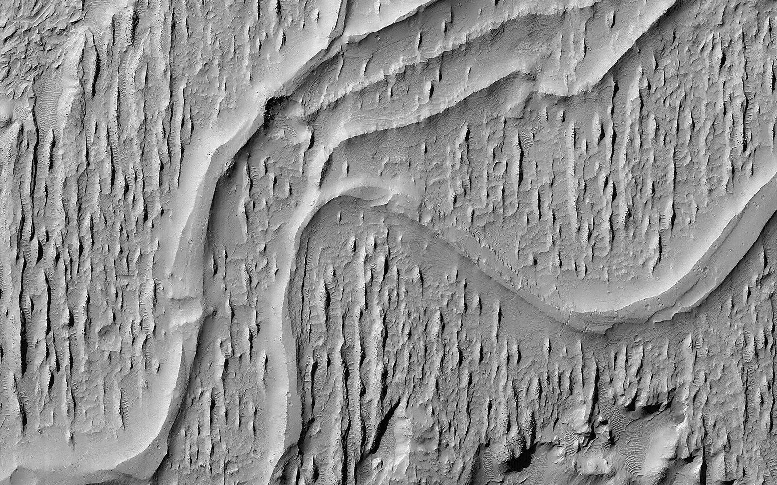 A close-up image of an ancient riverbed on the surface of Mars