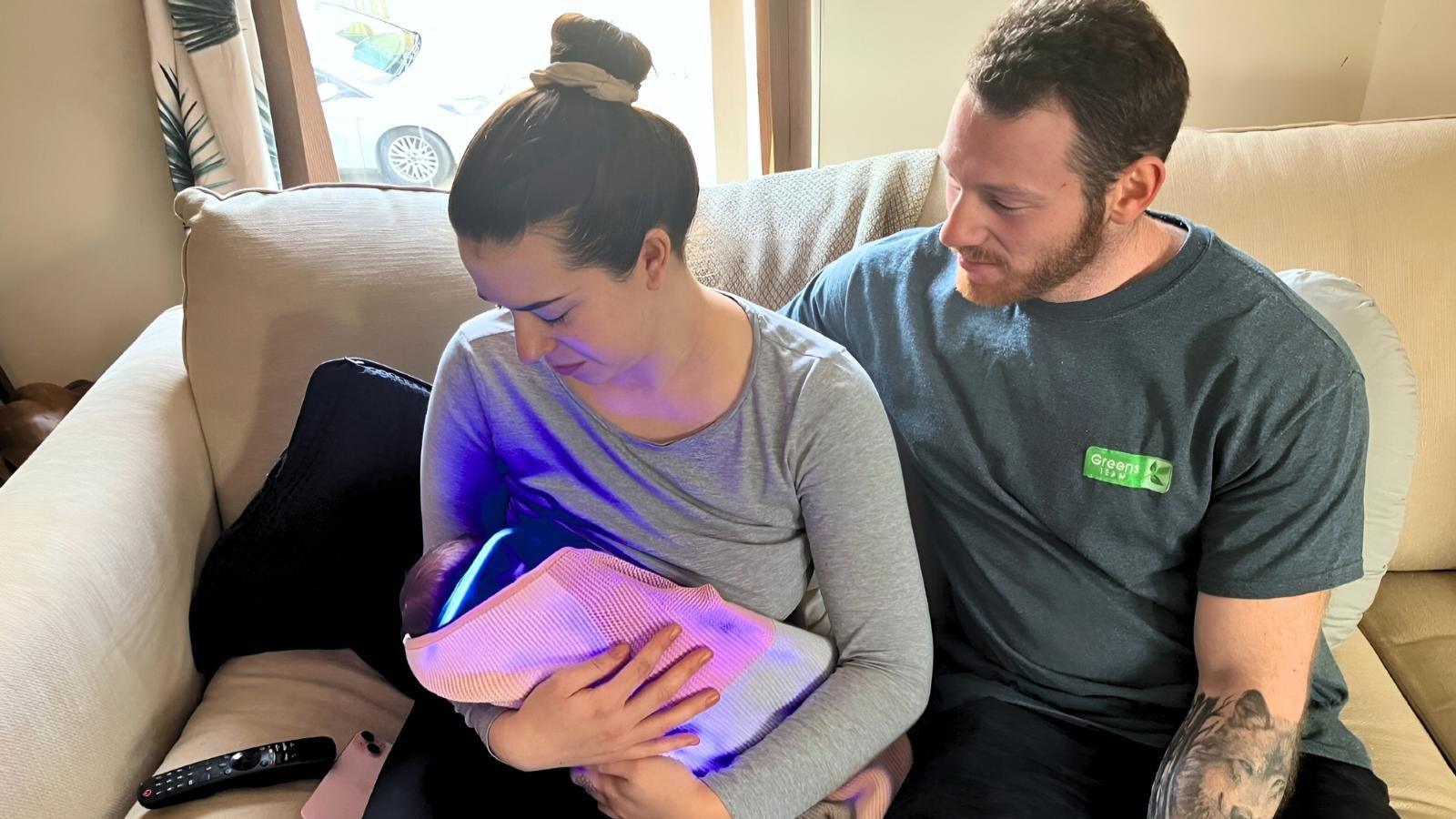 Couple using a portable phototherapy device