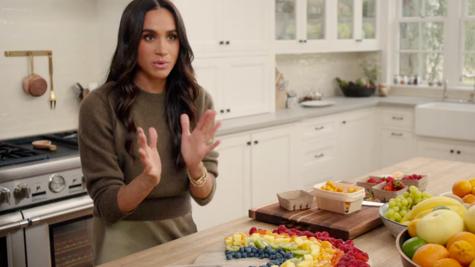 Meghan showing how to present fruit in a rainbow pattern