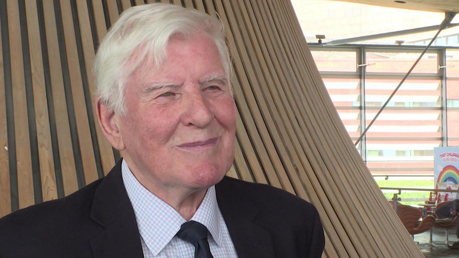 Edward Morus Jones yn y Senedd