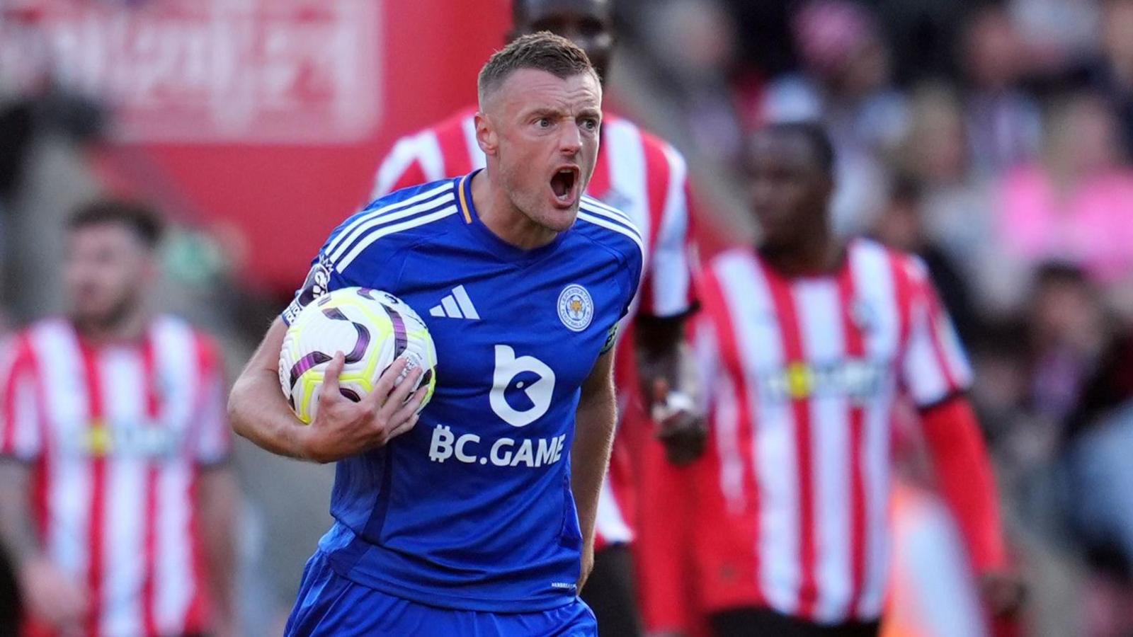 Leicester City striker Jamie Vardy celebrates after equalising against Southampton at St. Mary's