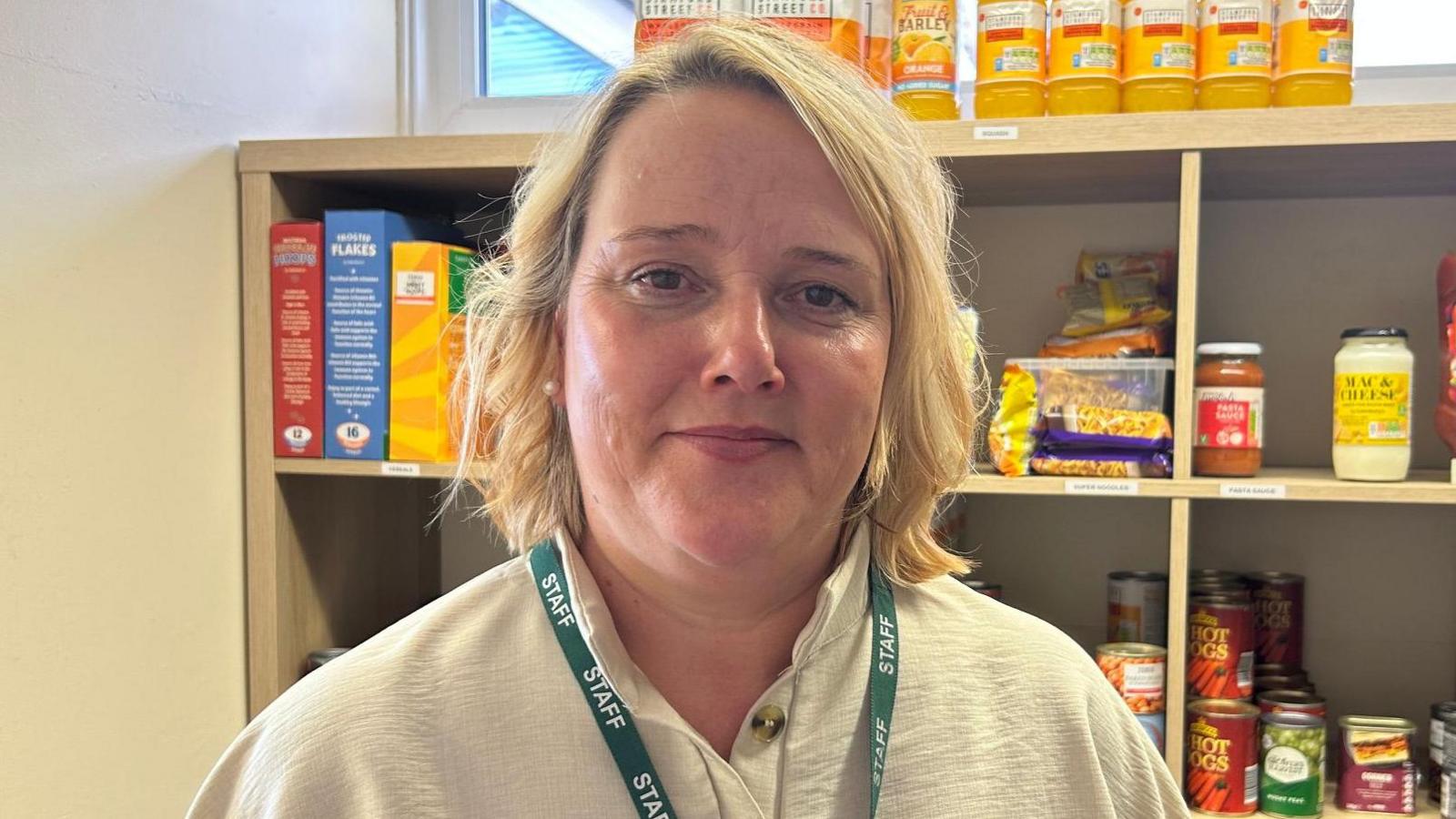 Tracey Harries, pennaeth Ysgol Gynradd Tonysguboriau