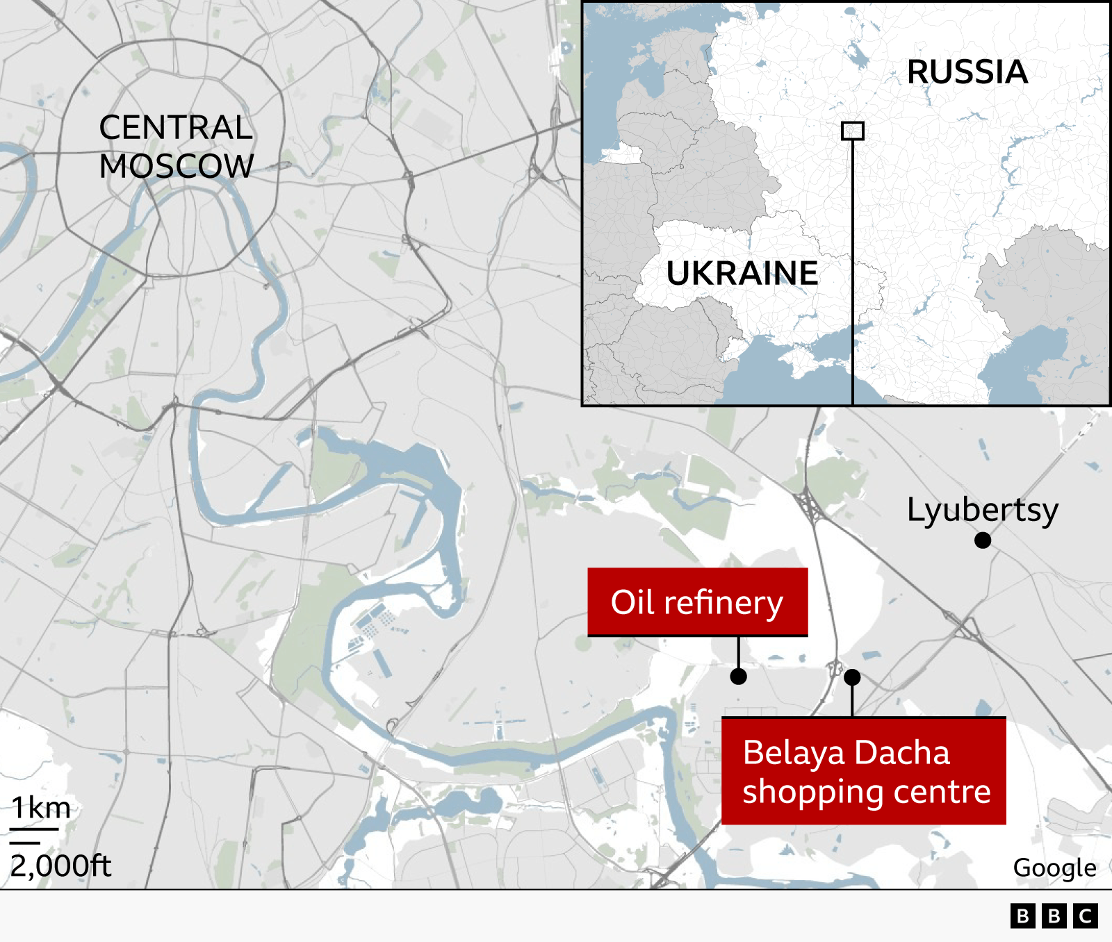 Map of Moscow highlighting two locations of reported Ukrainian strikes in the southeast of the city. Two targets are marked in red: an oil refinery and the Belaya Dacha shopping centre, both near the city of Lyubertsy. Central Moscow is shown to the northwest with ring roads and the Moskva River visible. An inset map shows Russia and Ukraine, indicating Moscow’s location.