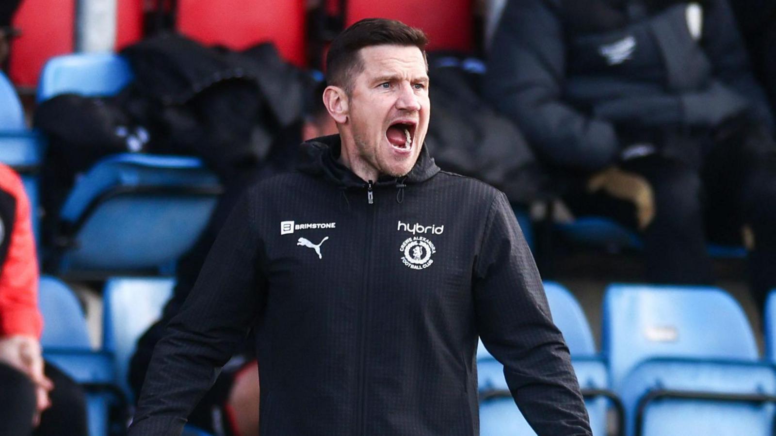 Lee Bell shouts instructions to his players